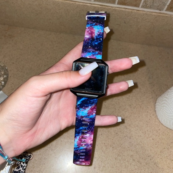 Fitbit Band - Picture 4 of 6